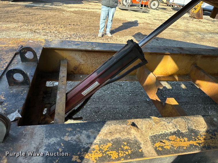 image for item NN9492 1995 Mustang tilt deck equipment trailer