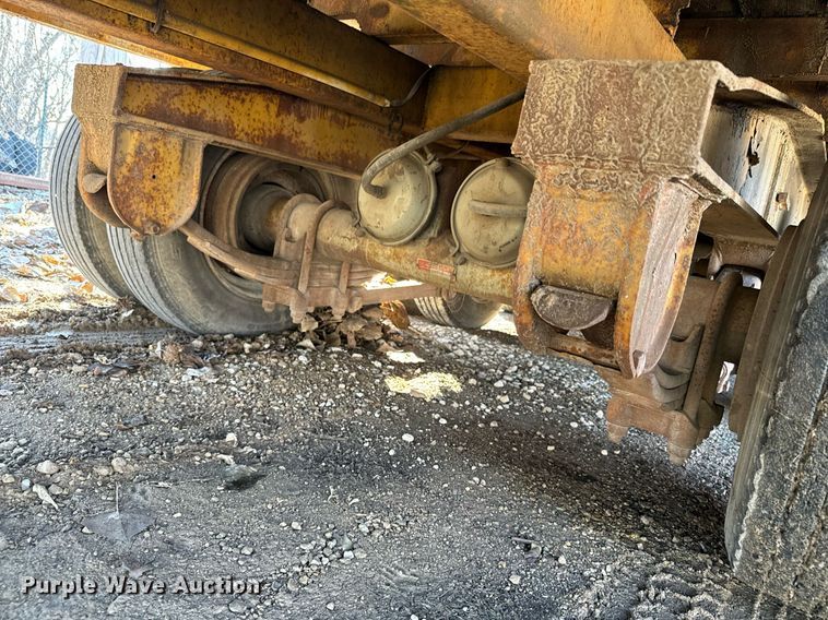 image for item NN9492 1995 Mustang tilt deck equipment trailer