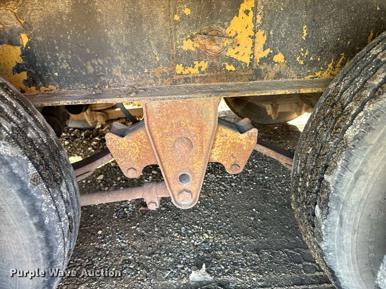 image for item NN9492 1995 Mustang tilt deck equipment trailer