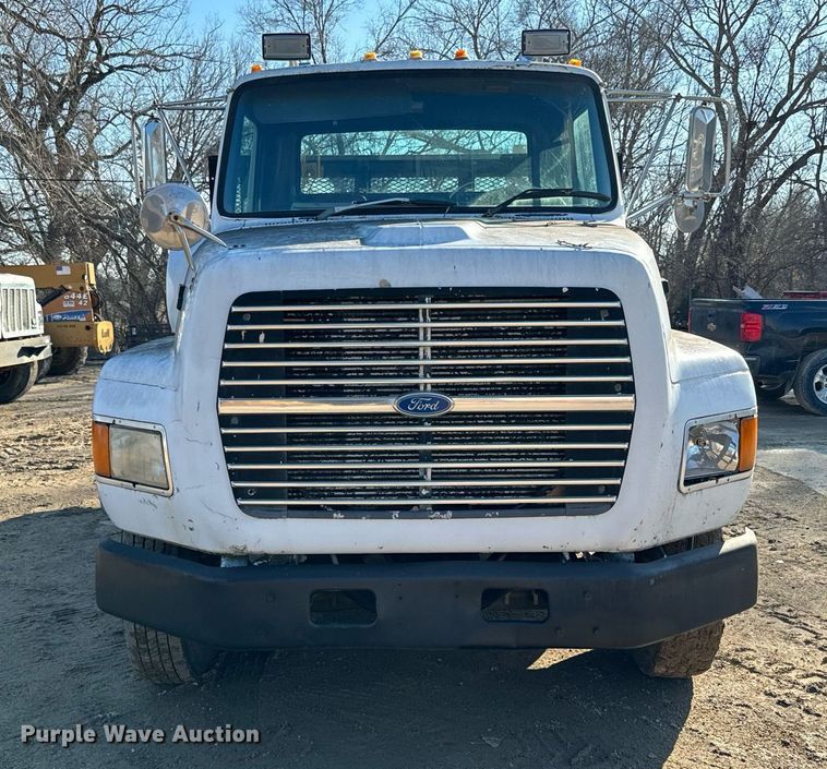 image for item NN9493 1993 Ford L9000 dump flatbed truck