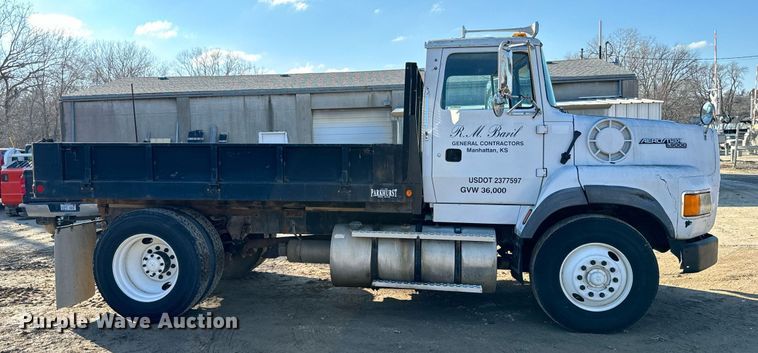 image for item NN9493 1993 Ford L9000 dump flatbed truck