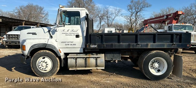 image for item NN9493 1993 Ford L9000 dump flatbed truck
