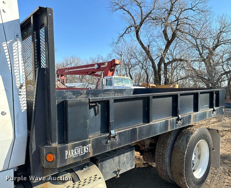 image for item NN9493 1993 Ford L9000 dump flatbed truck