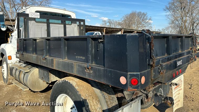 image for item NN9493 1993 Ford L9000 dump flatbed truck