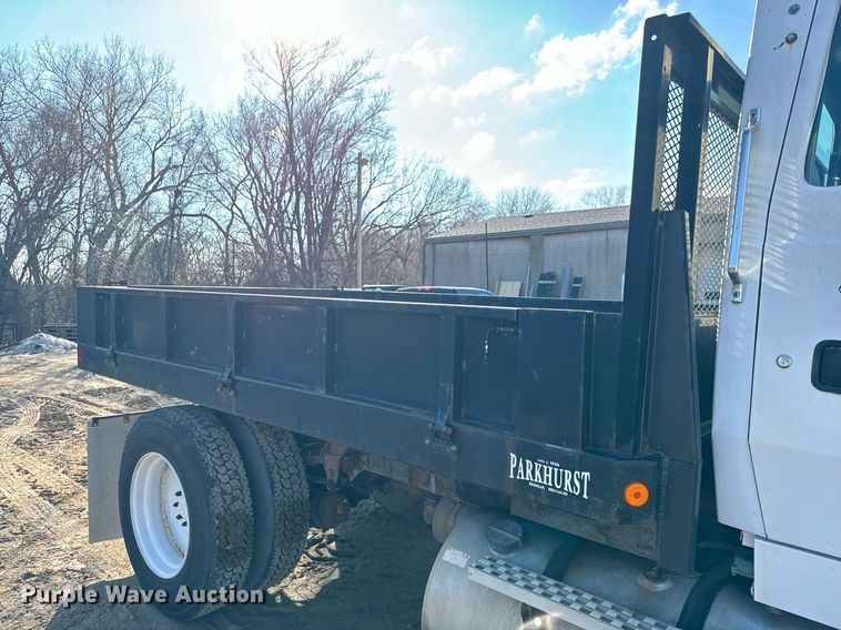 image for item NN9493 1993 Ford L9000 dump flatbed truck