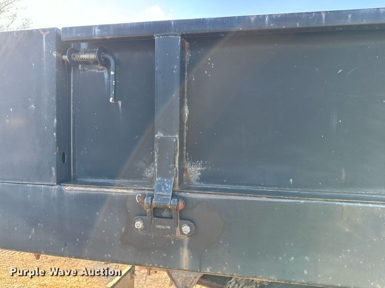 image for item NN9493 1993 Ford L9000 dump flatbed truck