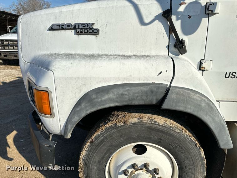 image for item NN9493 1993 Ford L9000 dump flatbed truck