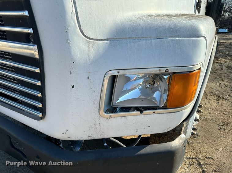 image for item NN9493 1993 Ford L9000 dump flatbed truck