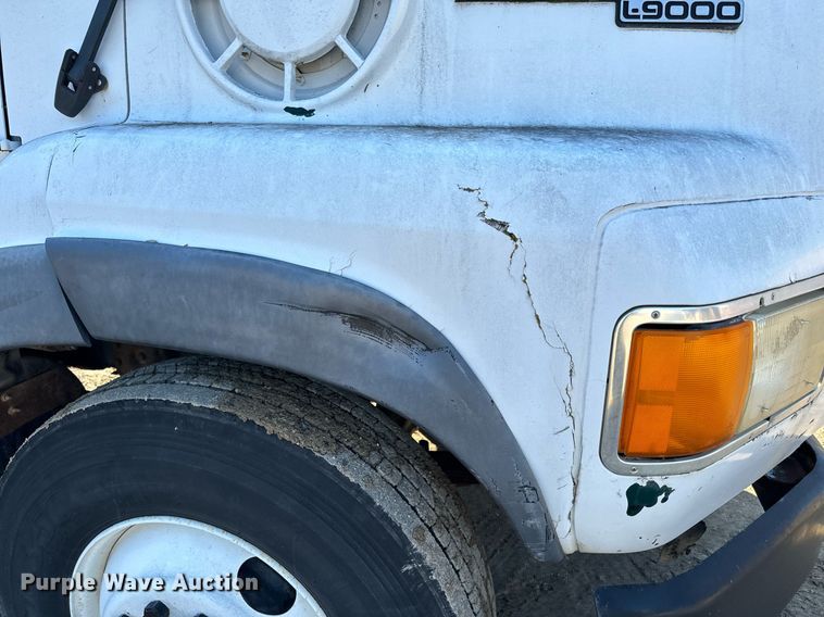 image for item NN9493 1993 Ford L9000 dump flatbed truck