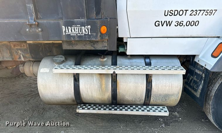 image for item NN9493 1993 Ford L9000 dump flatbed truck