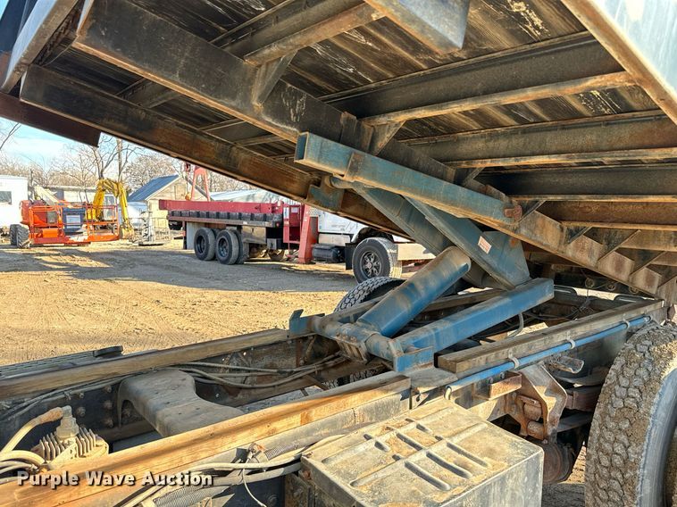image for item NN9493 1993 Ford L9000 dump flatbed truck