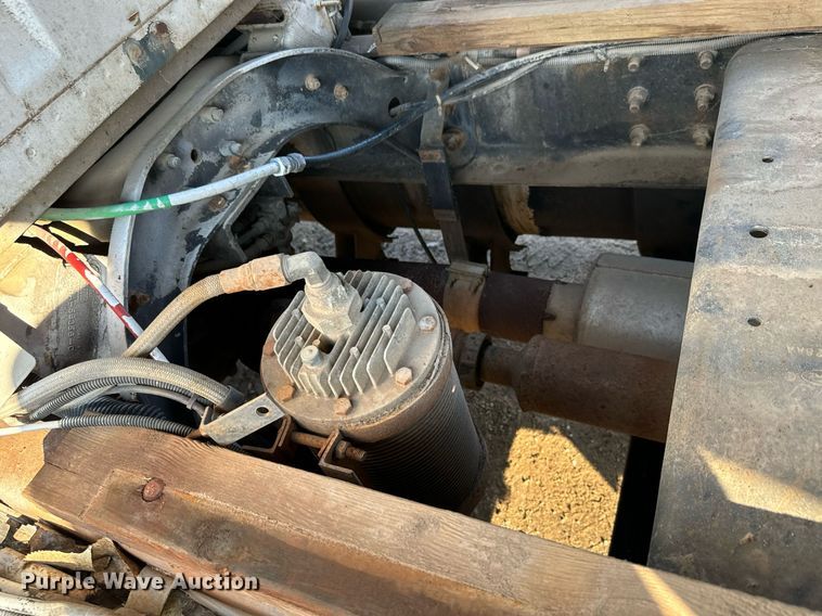 image for item NN9493 1993 Ford L9000 dump flatbed truck