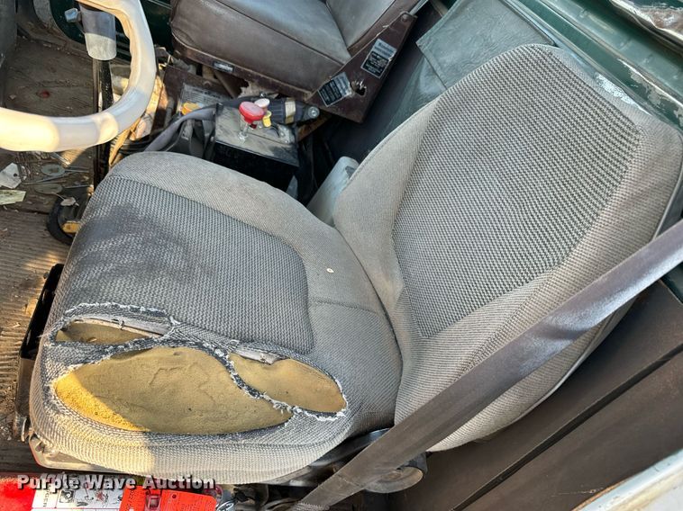 image for item NN9493 1993 Ford L9000 dump flatbed truck