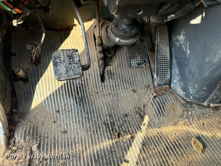 image for item NN9493 1993 Ford L9000 dump flatbed truck