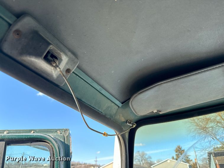 image for item NN9493 1993 Ford L9000 dump flatbed truck