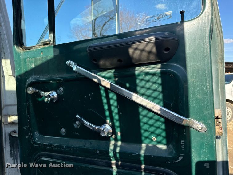 image for item NN9493 1993 Ford L9000 dump flatbed truck