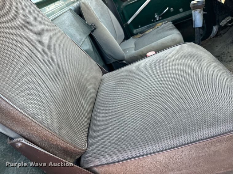 image for item NN9493 1993 Ford L9000 dump flatbed truck