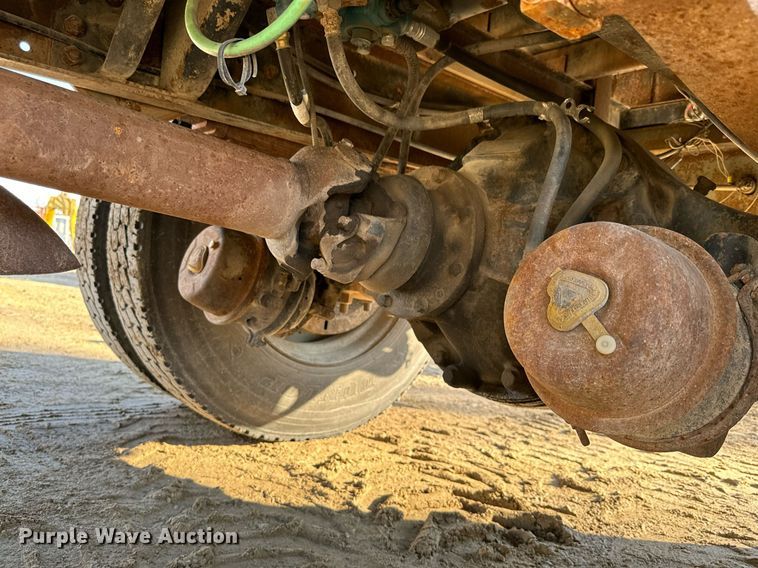 image for item NN9493 1993 Ford L9000 dump flatbed truck