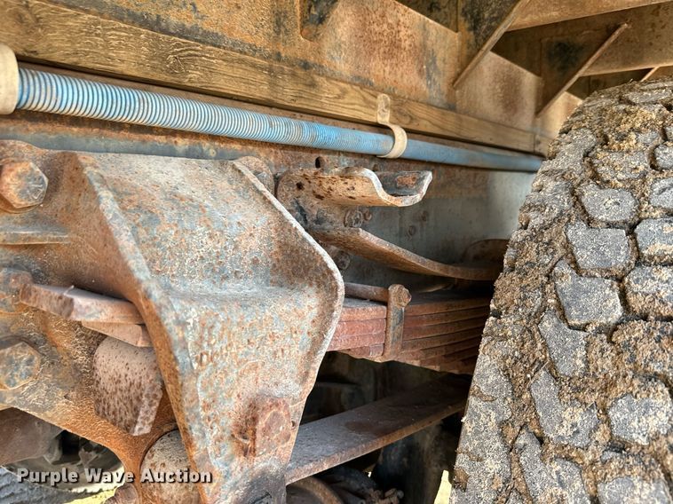 image for item NN9493 1993 Ford L9000 dump flatbed truck