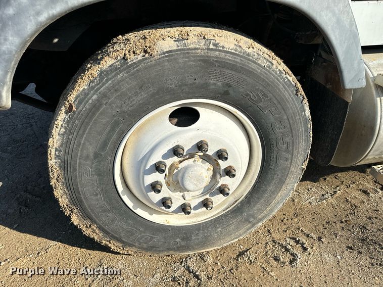 image for item NN9493 1993 Ford L9000 dump flatbed truck