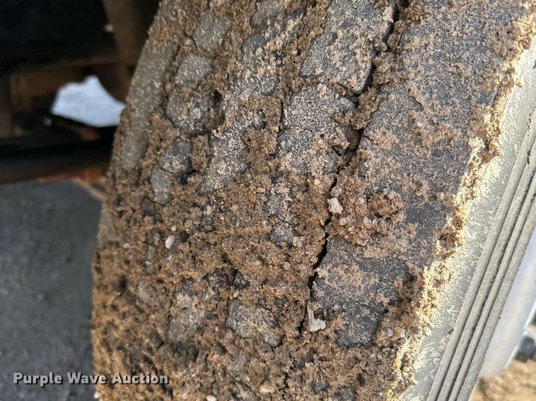 image for item NN9493 1993 Ford L9000 dump flatbed truck