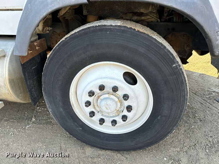 image for item NN9493 1993 Ford L9000 dump flatbed truck