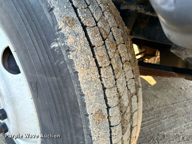 image for item NN9493 1993 Ford L9000 dump flatbed truck