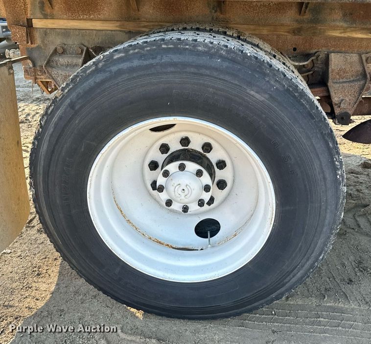 image for item NN9493 1993 Ford L9000 dump flatbed truck