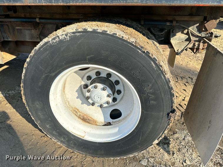 image for item NN9493 1993 Ford L9000 dump flatbed truck