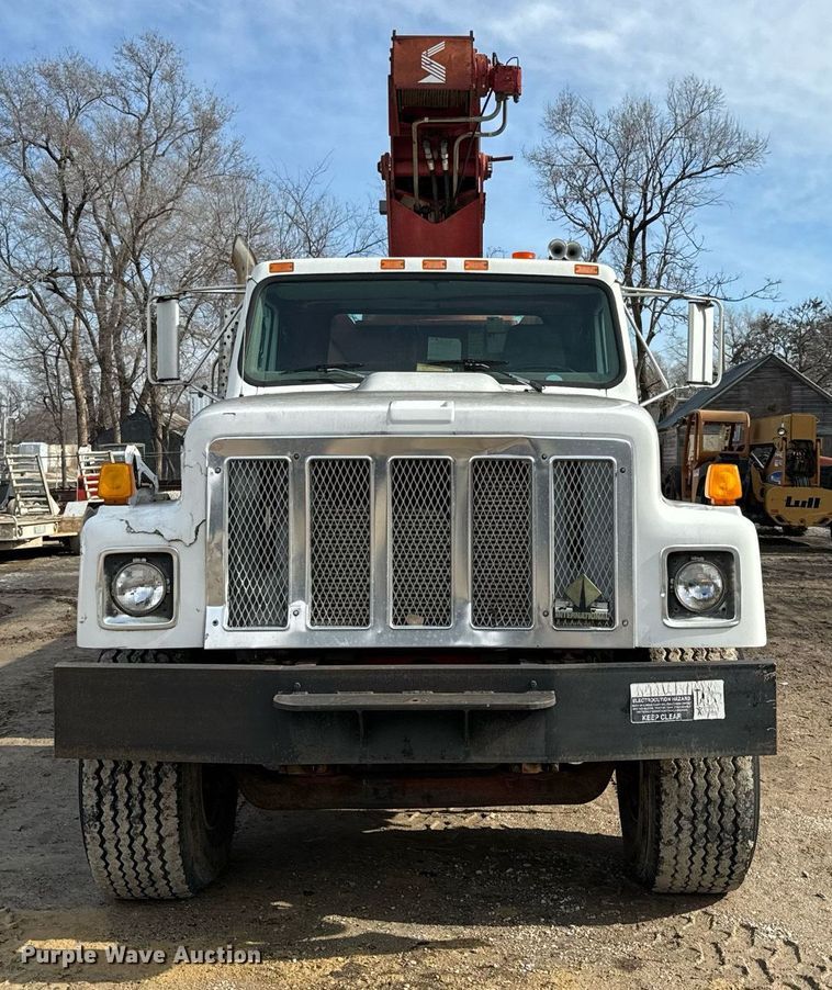 image for item NN9494 1996 International  crane truck