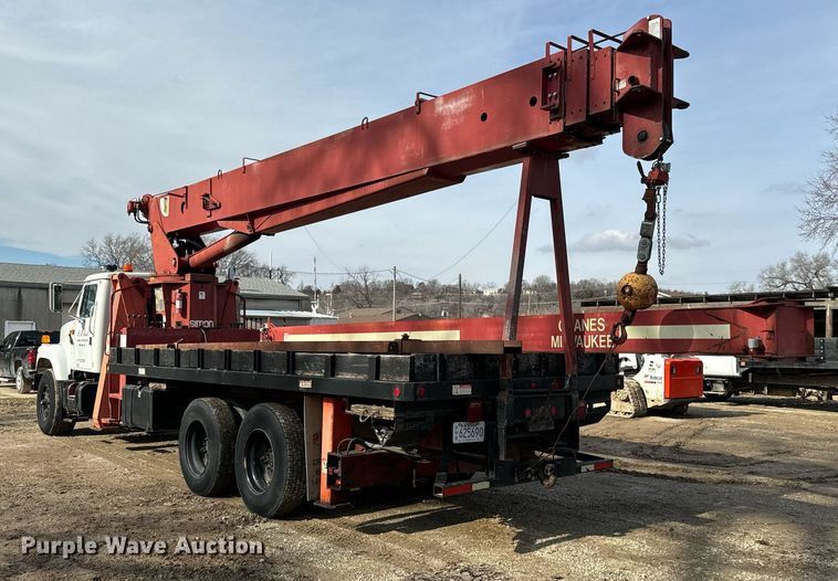 image for item NN9494 1996 International  crane truck