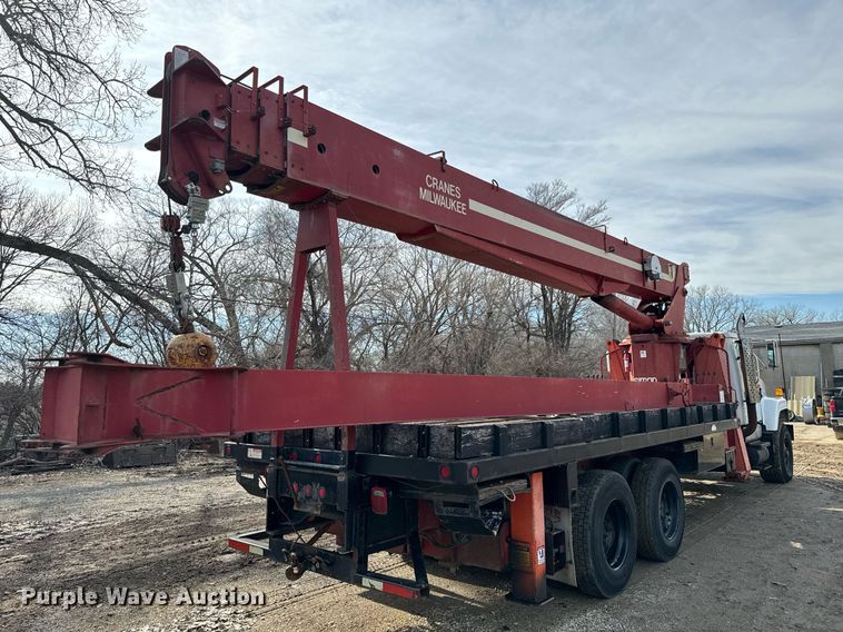image for item NN9494 1996 International  crane truck