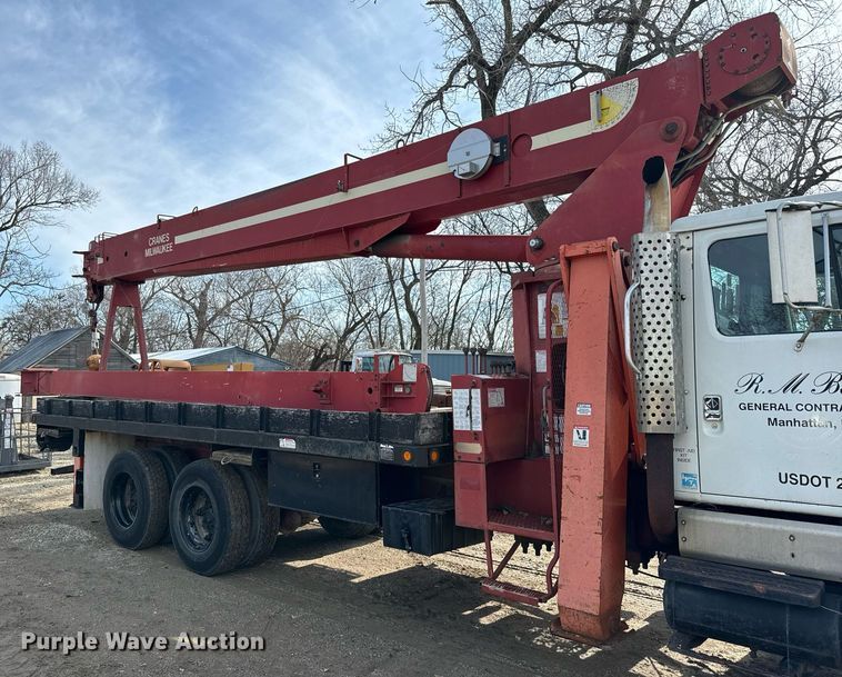 image for item NN9494 1996 International  crane truck