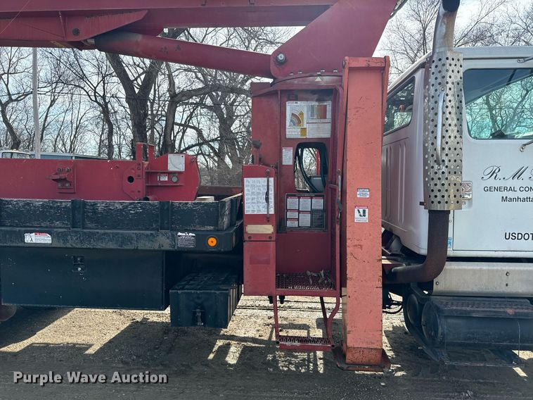 image for item NN9494 1996 International  crane truck