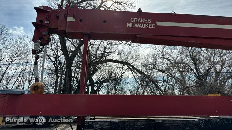 image for item NN9494 1996 International  crane truck