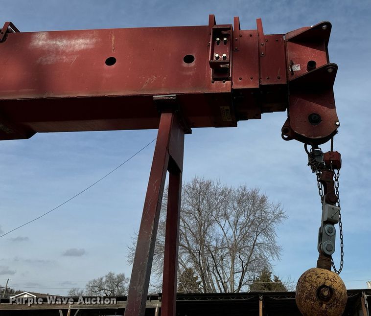 image for item NN9494 1996 International  crane truck