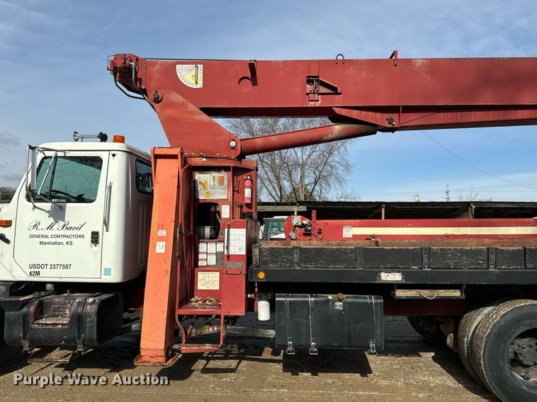 image for item NN9494 1996 International  crane truck