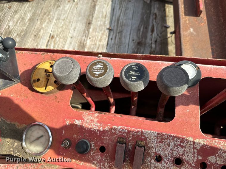 image for item NN9494 1996 International  crane truck