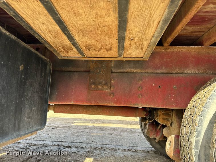 image for item NN9494 1996 International  crane truck