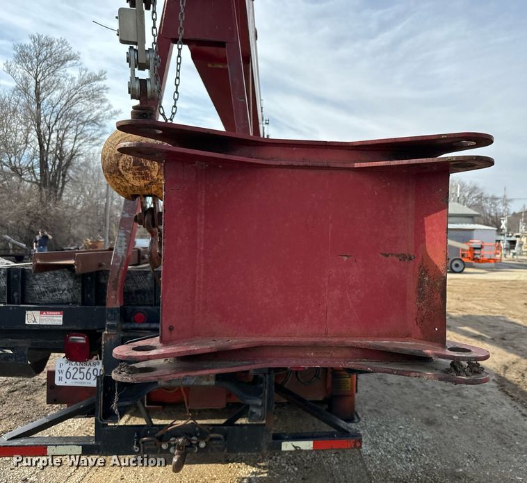 image for item NN9494 1996 International  crane truck