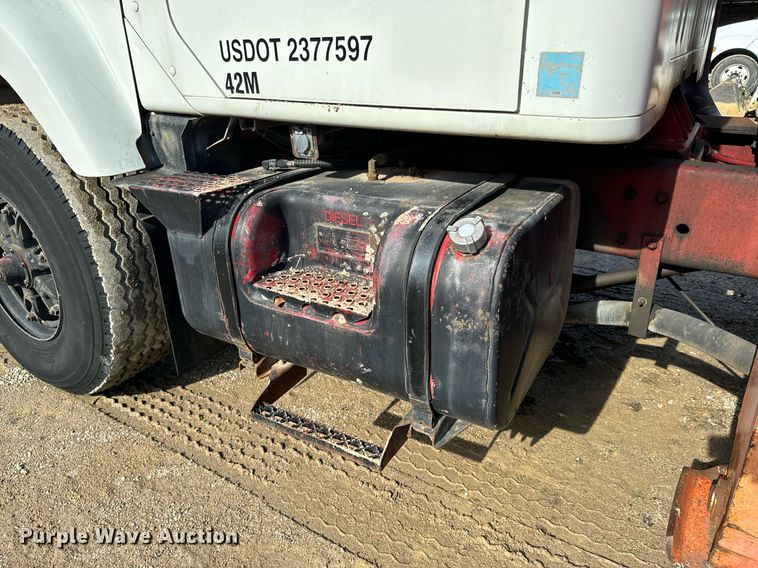 image for item NN9494 1996 International  crane truck