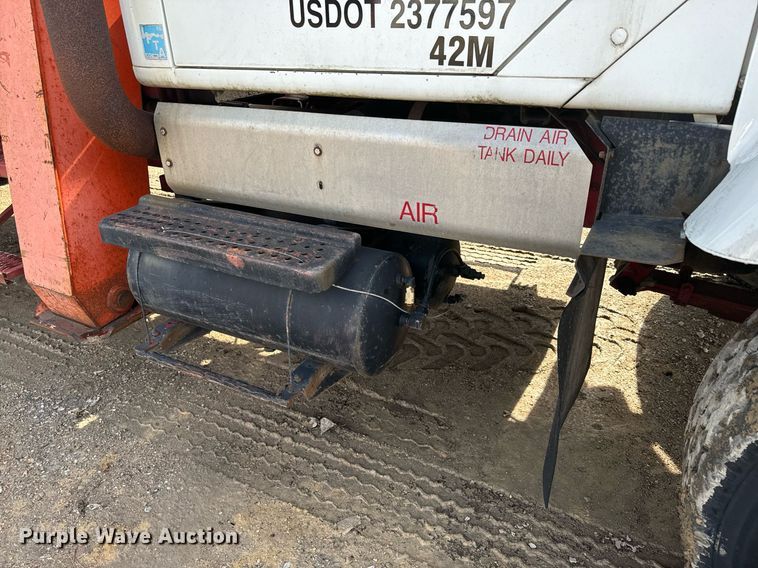 image for item NN9494 1996 International  crane truck