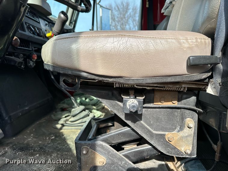 image for item NN9494 1996 International  crane truck