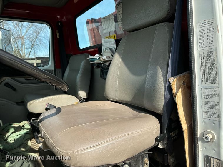 image for item NN9494 1996 International  crane truck