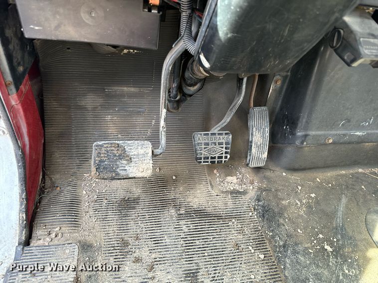 image for item NN9494 1996 International  crane truck