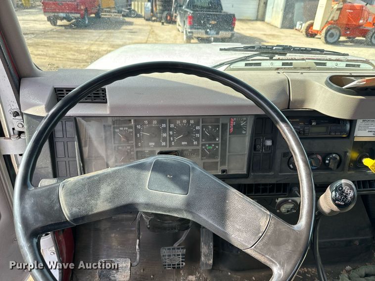 image for item NN9494 1996 International  crane truck