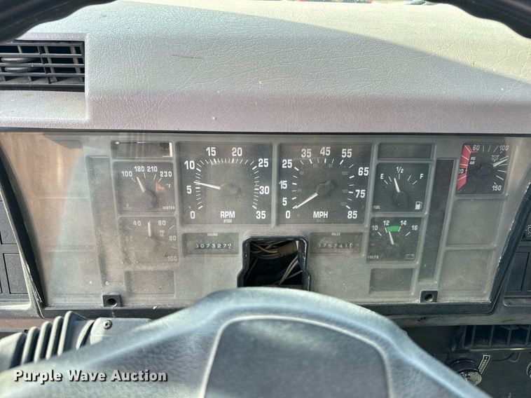 image for item NN9494 1996 International  crane truck