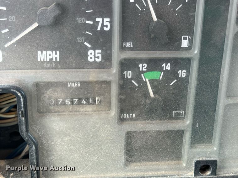 image for item NN9494 1996 International  crane truck