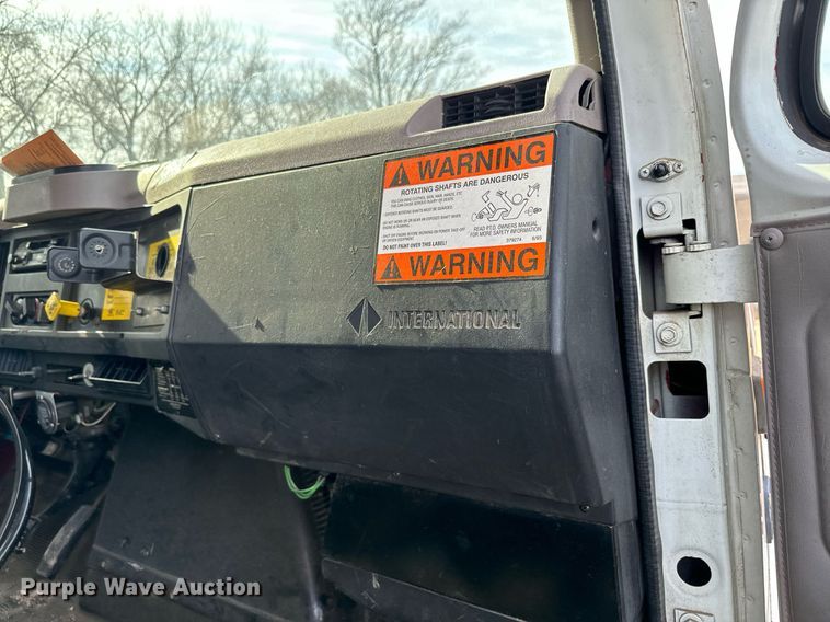 image for item NN9494 1996 International  crane truck