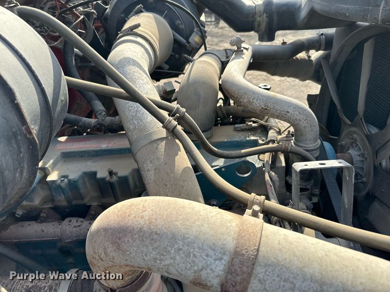 image for item NN9494 1996 International  crane truck